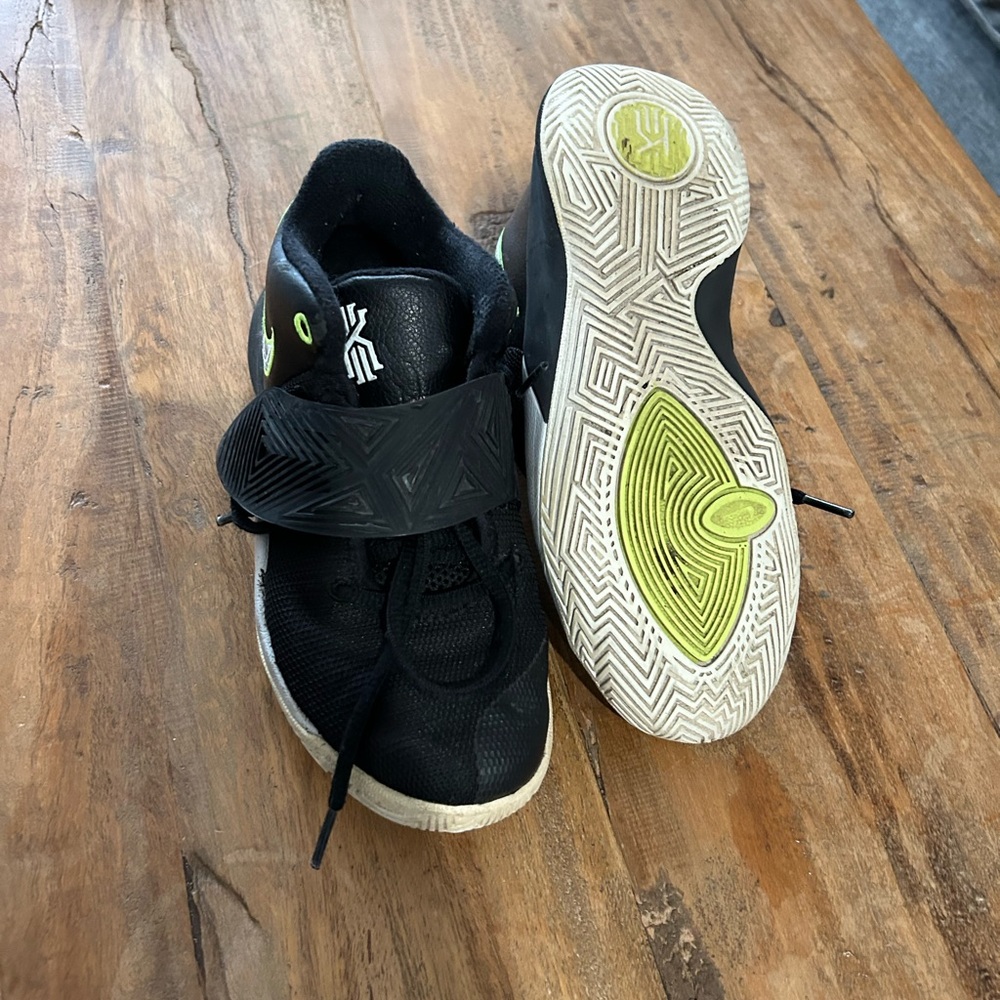 Nike Kyrie Irving Basketball Shoes